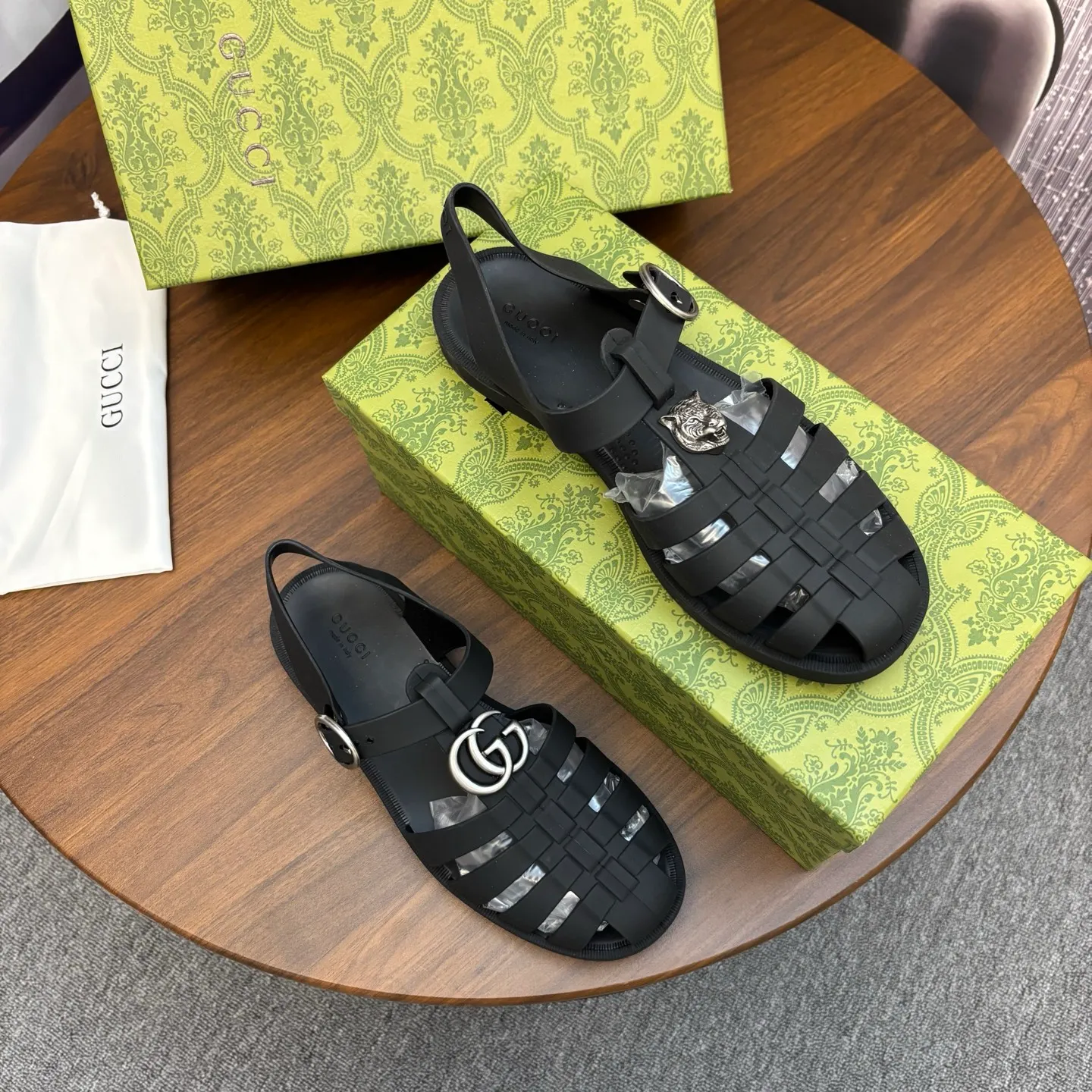 Men's shoes 260💰 [Gucci] Counter quality, top-quality original goods, real photos! Original TPU material, fine workmanship, comfortable; genuine 1:1 replica Size: 36 ~ 46
